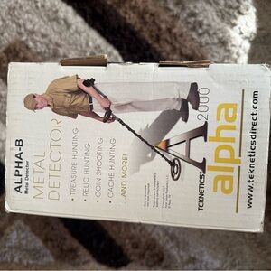 Teknetics Alpha 2000 Metal Detector - White and Gold